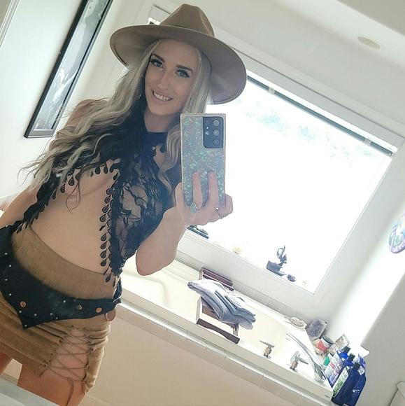 Meet your Posher, Deelee - Picture 1 of 1